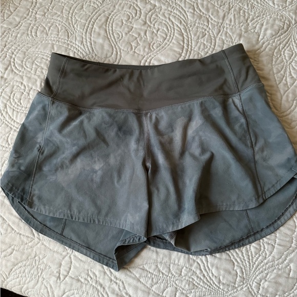 Lululemon speed up shorts size 4 - Picture 4 of 4